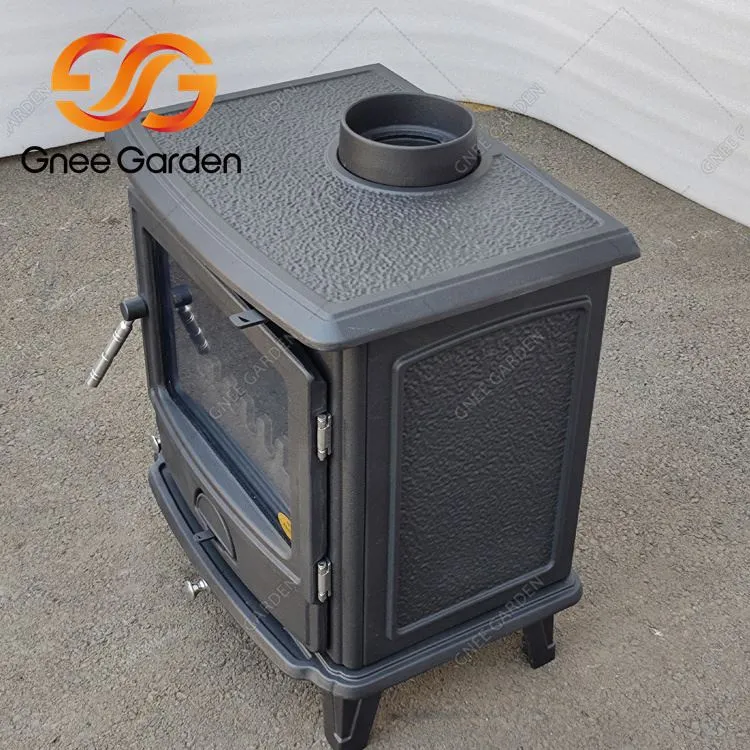 Antiker Kamin aus Gusseisen