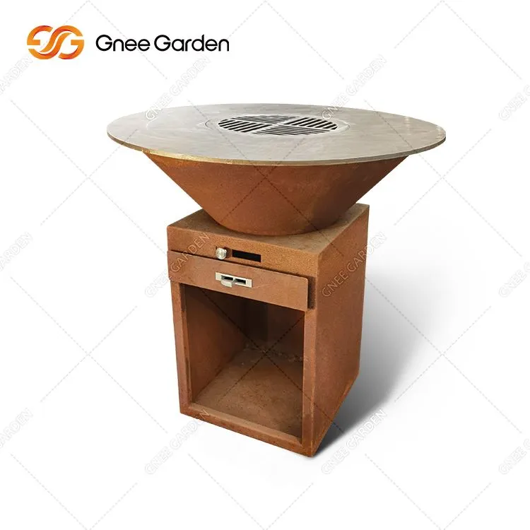 Grill mit Feuerstelle im Hinterhof.