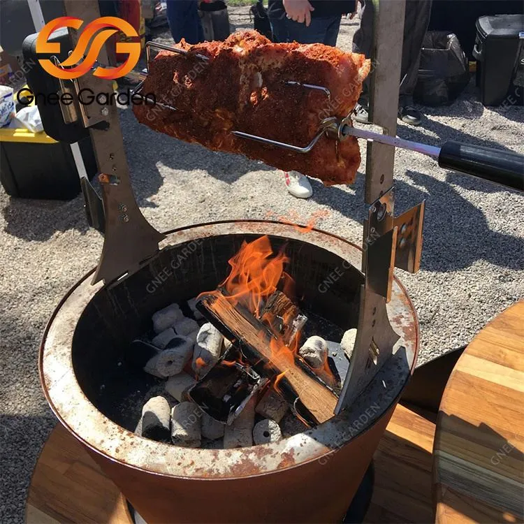 Grill mit Corten-Metallverkleidung
