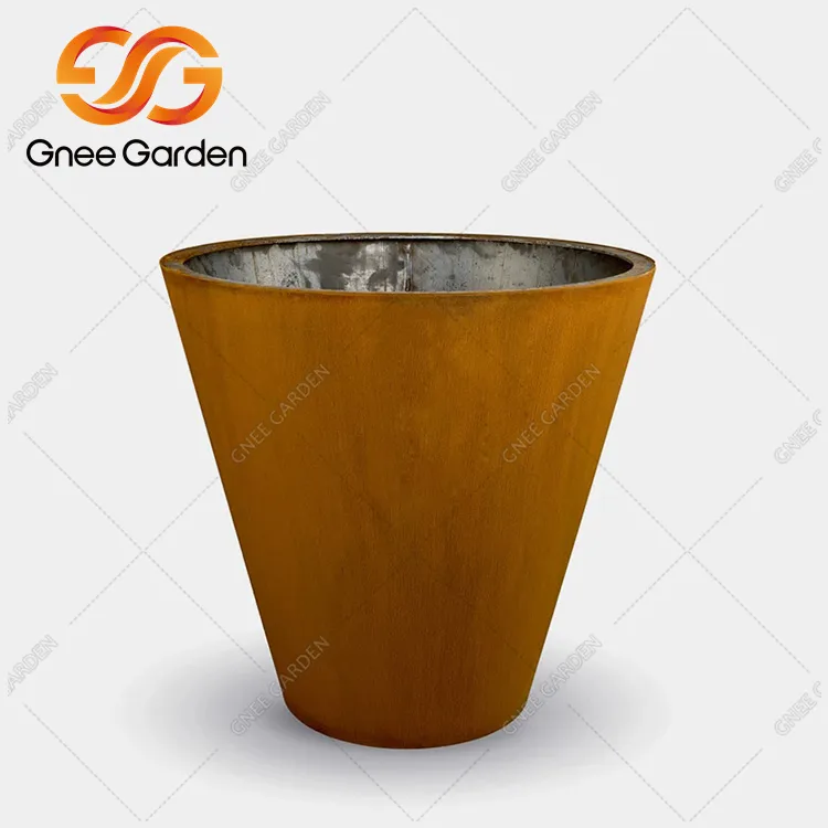 Outdoor-Grill aus Cortenstahl