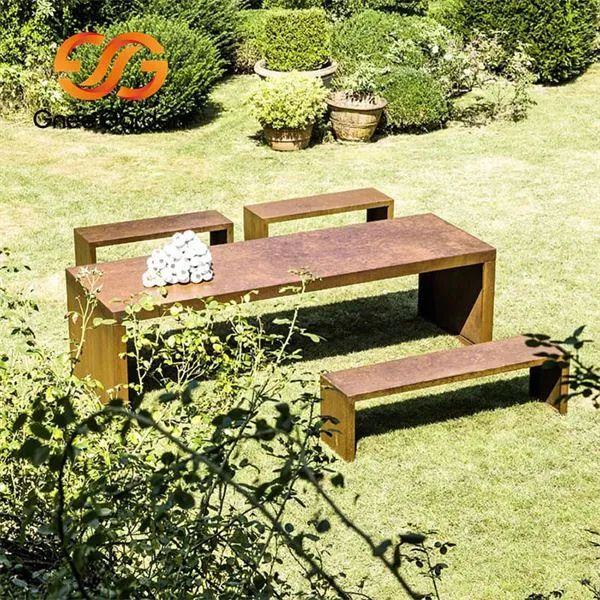 Straßen- und Parkmöbel aus Cortenstahl