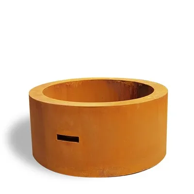 Große Feuerstelle aus Cortenstahl für den Außenbereich