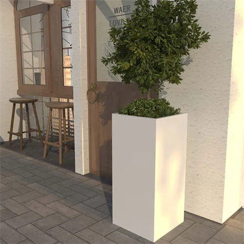 Weißer langer Pflanzkübel, dekorativ, individuell gestaltet