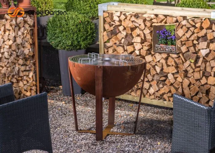 Holzkohlegrill im Freien